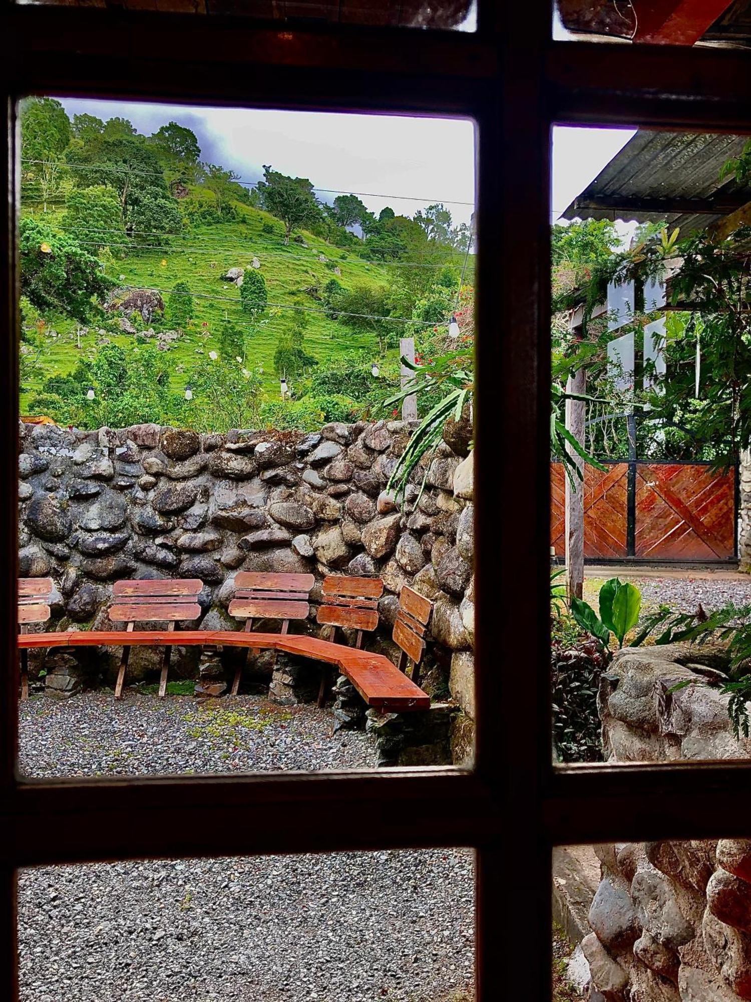 Bed and Breakfast El Refugio La Brisa Del Diablo Valle Hornito Екстер'єр фото